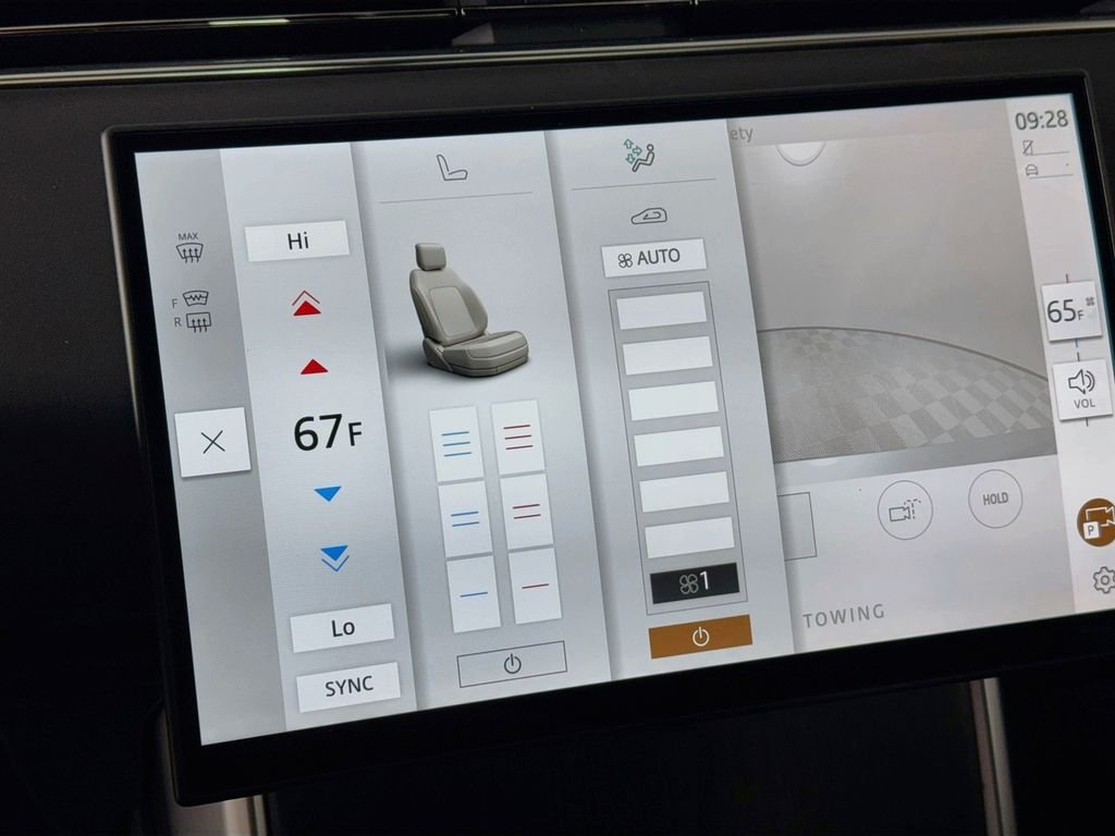 New 2026 Eiger Grey Land Rover SE image 17