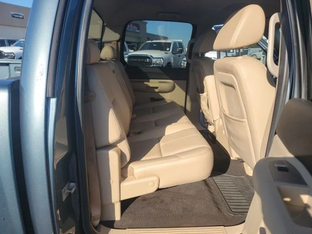 Used 2009 Blue Granite Metallic Chevrolet LT image 15