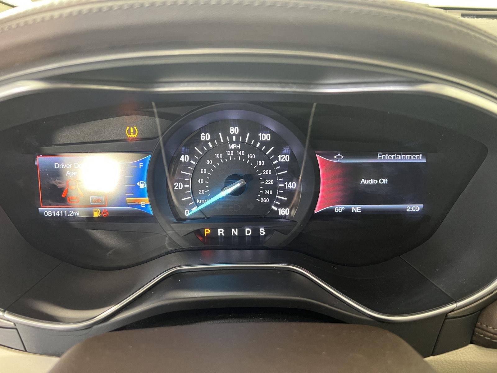 Used 2017 White Platinum Metallic Tri-Coat Ford Platinum image 18
