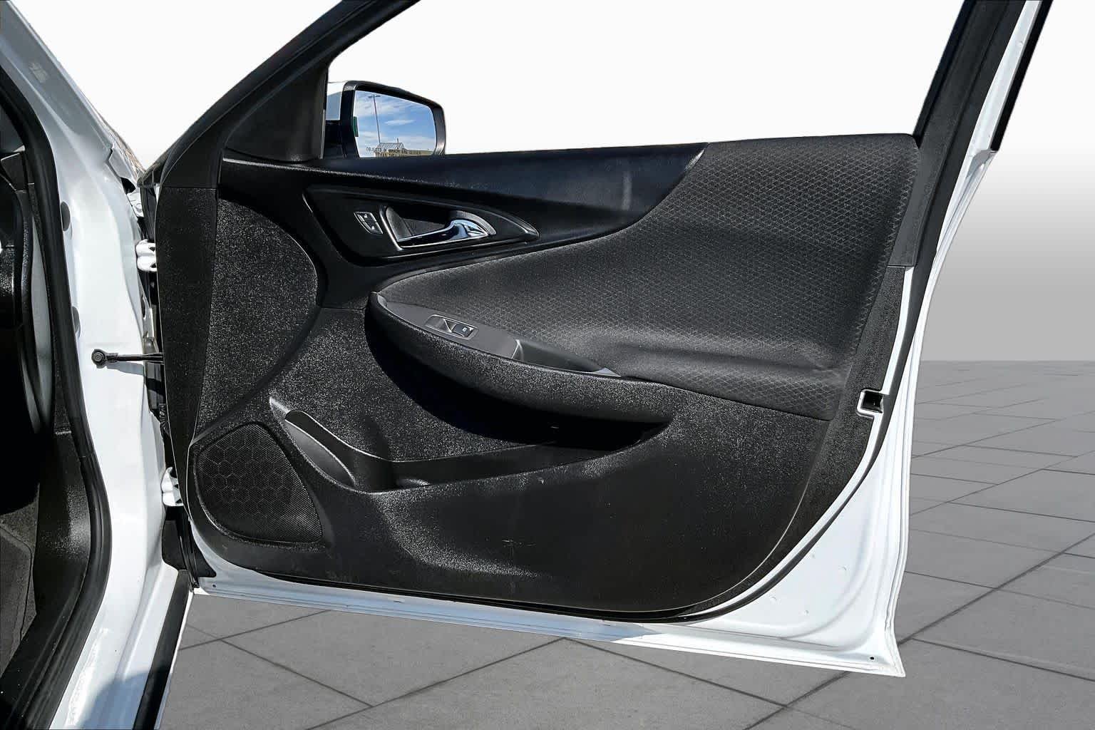 Used 2025 White Chevrolet LT image 21