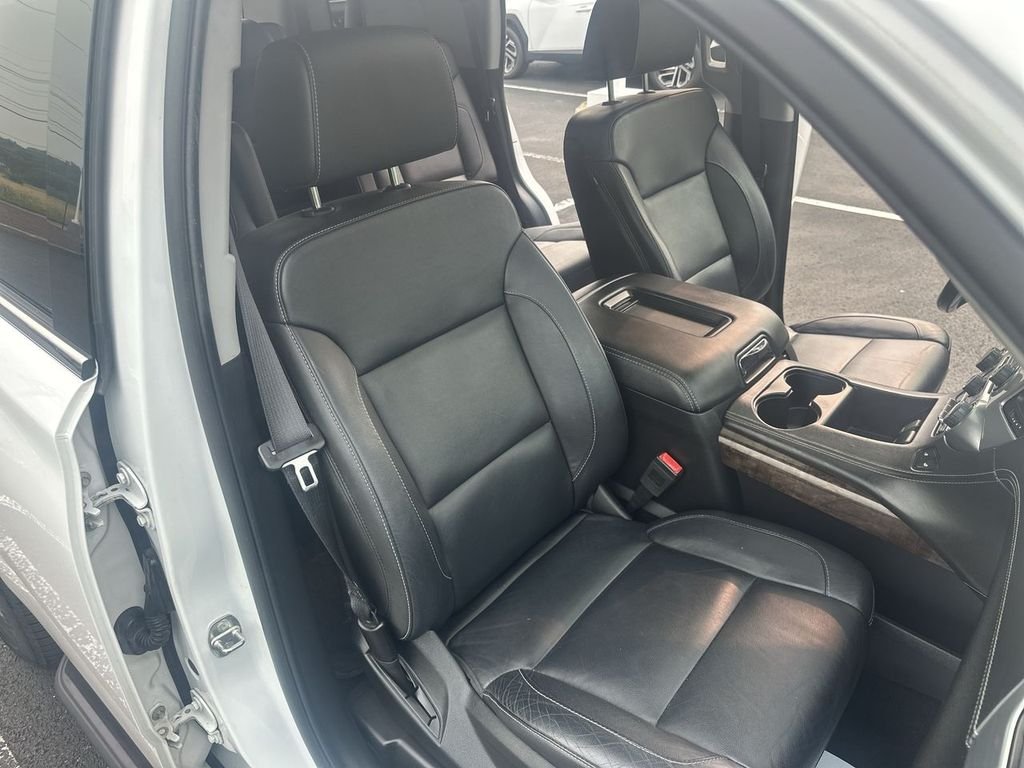 Used 2019 White Chevrolet LT image 32