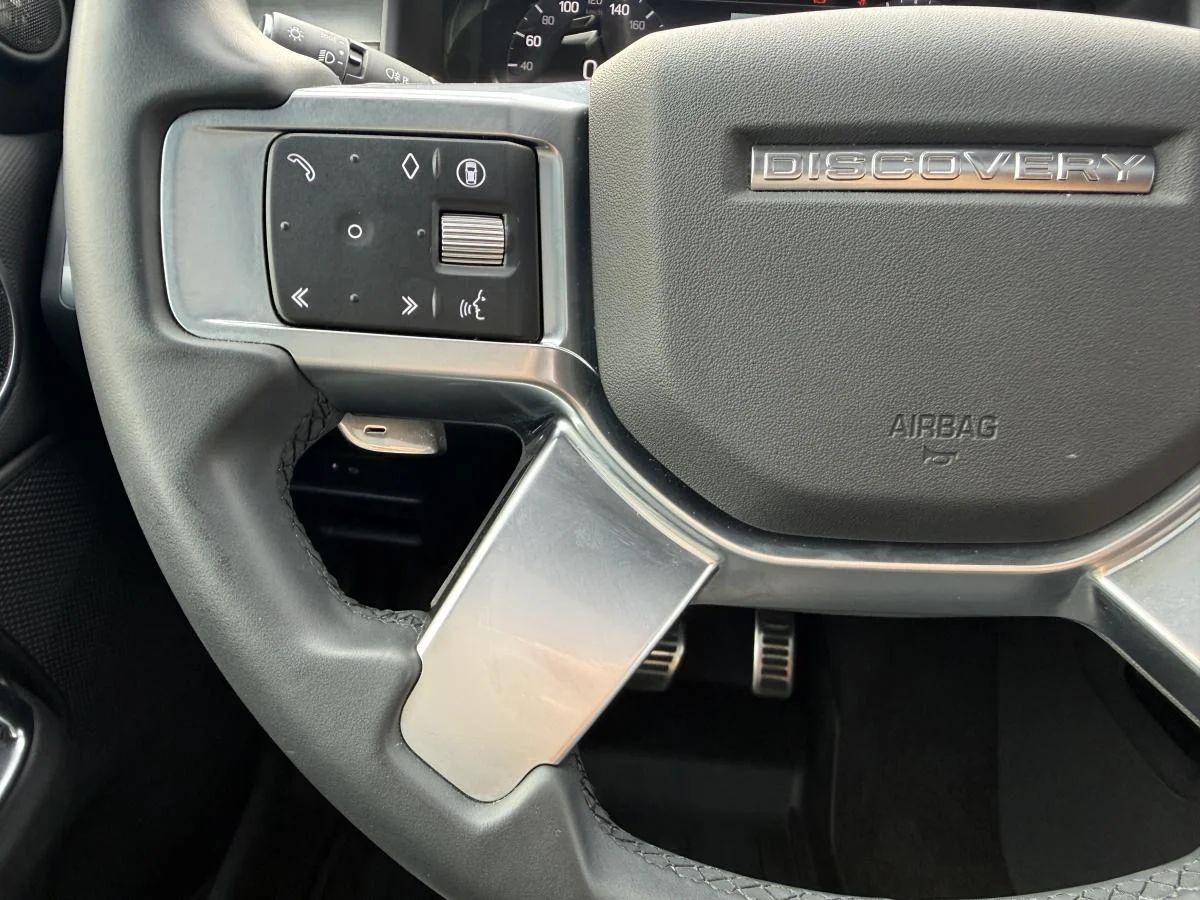 Used 2024 Black Land Rover Dynamic Se image 38