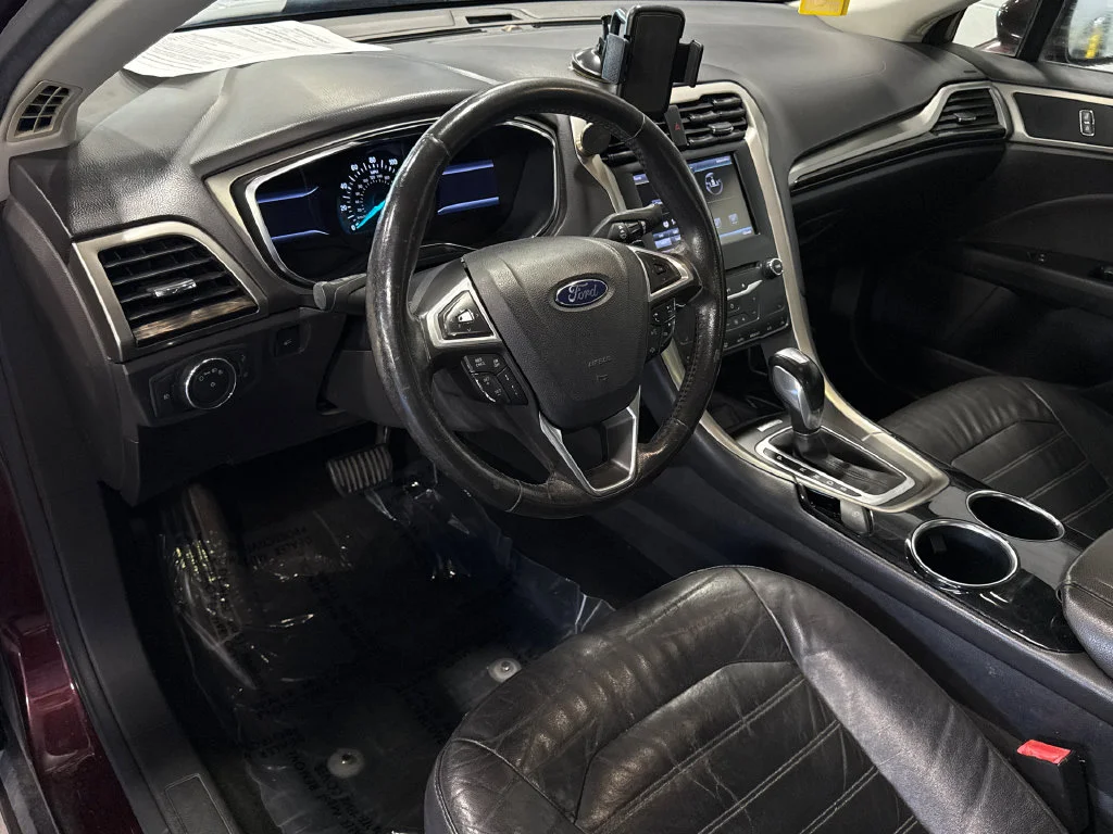 Used 2013 Red Ford SE image 6
