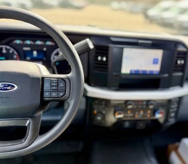 2025 Ford F-350 Super Duty Chassis Cab XL - Photo 17