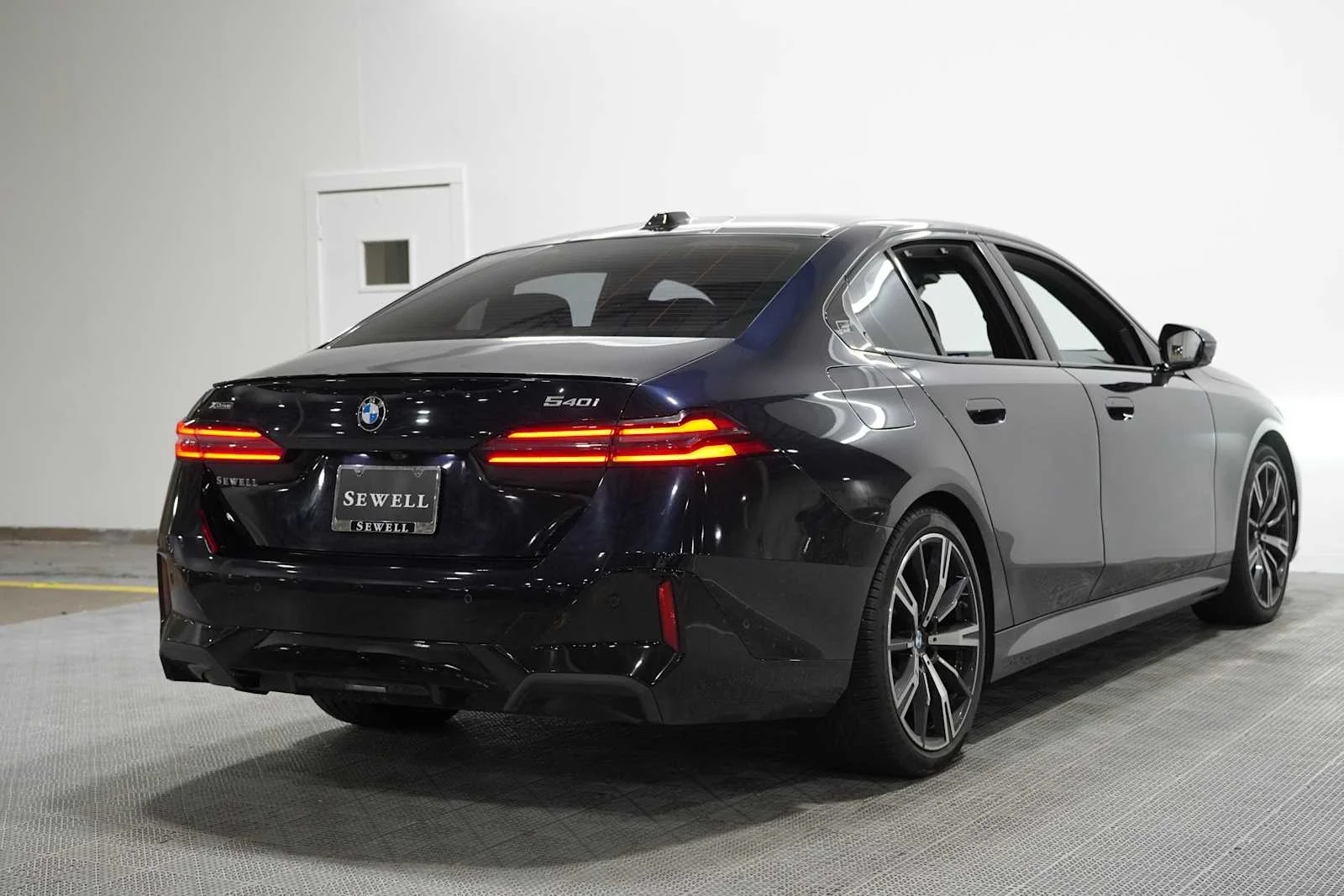 Certified Used 2024 Carbon Black Metallic BMW 540i xDrive image 4