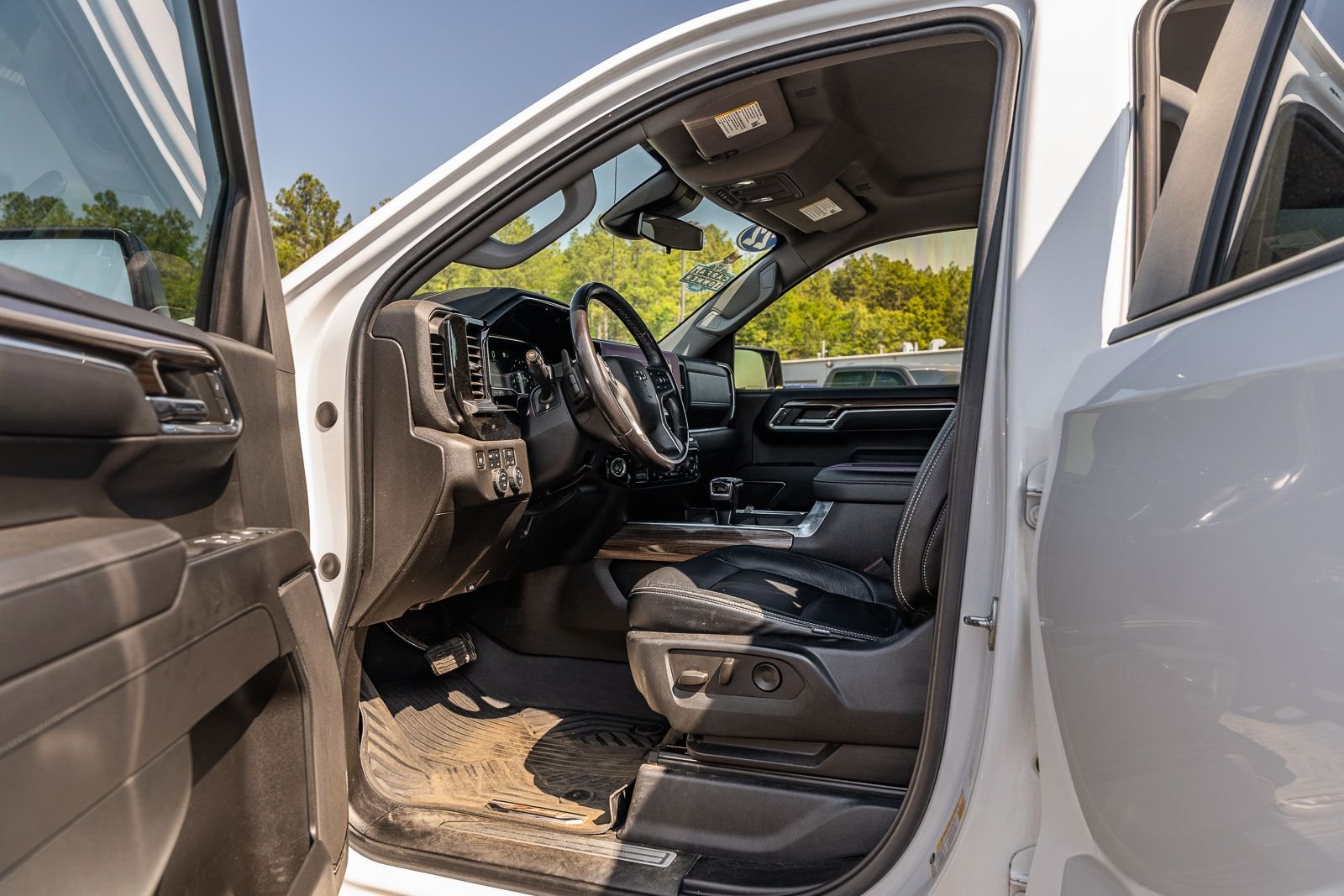 Certified Used 2022 White Chevrolet RST image 18