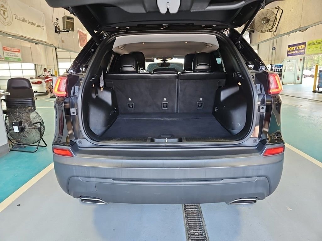 Used 2019 Black Jeep Latitude Plus image 7