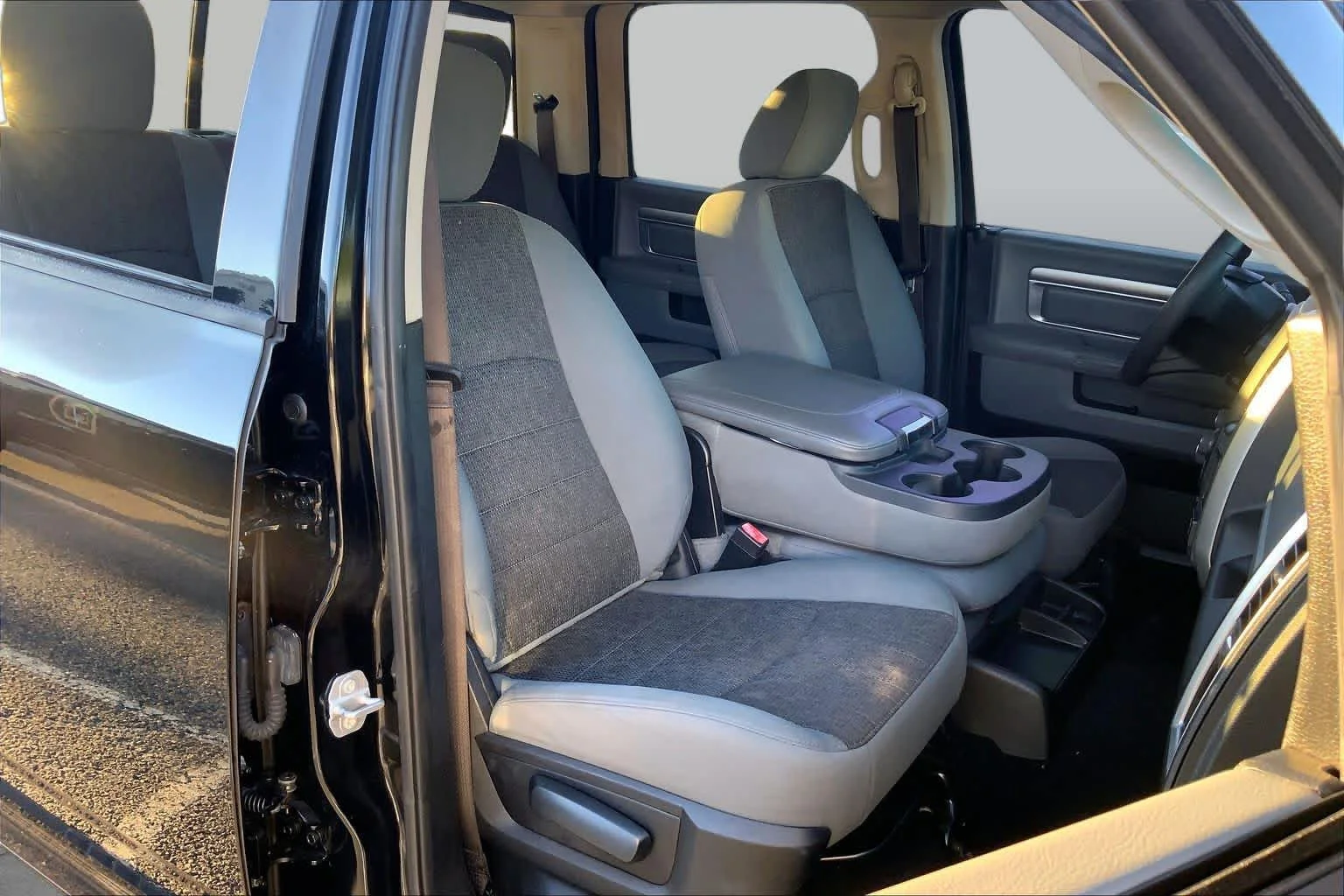 Used 2019 Diamond Black Crystal Pearlcoat Ram Warlock image 8