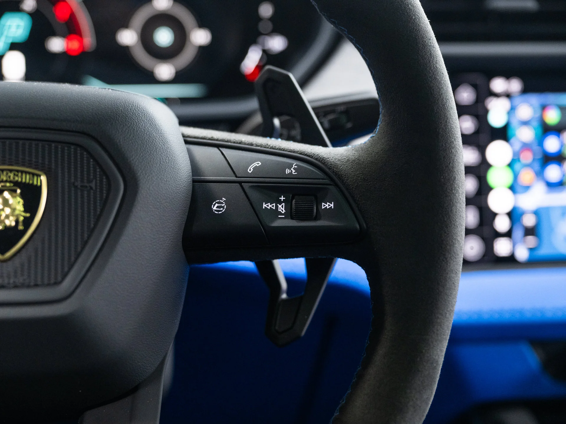 Used 2025 Blu Eleos Metallic Lamborghini SE image 80