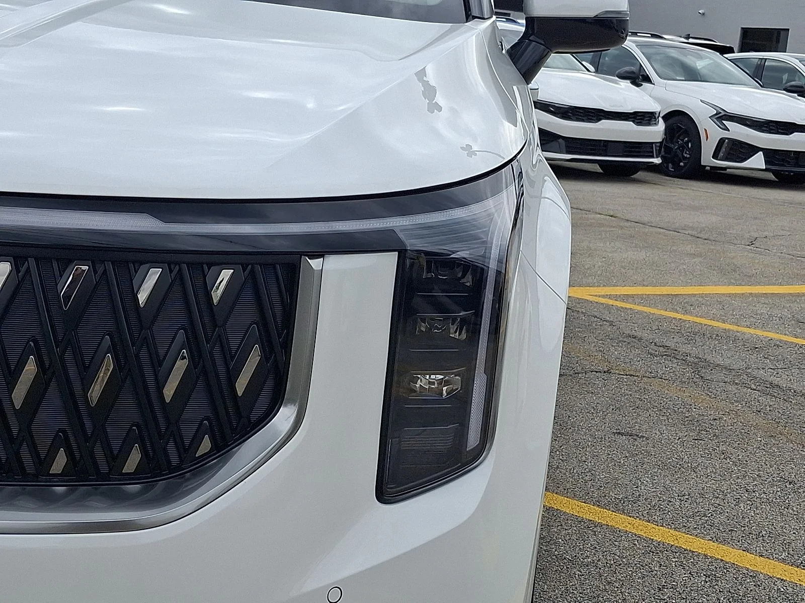 New 2027 White Kia LXS image 8