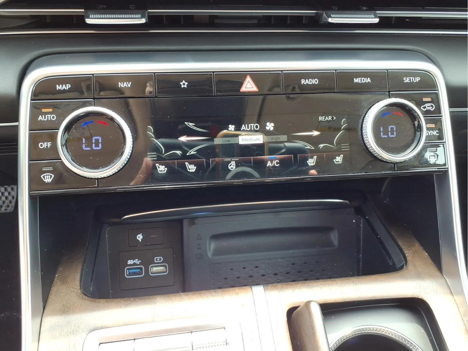 Used 2024  GENESIS 3.5T AWD image 25