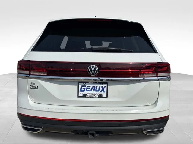 Used 2025 White Volkswagen 2.0T SE w/Technology image 10