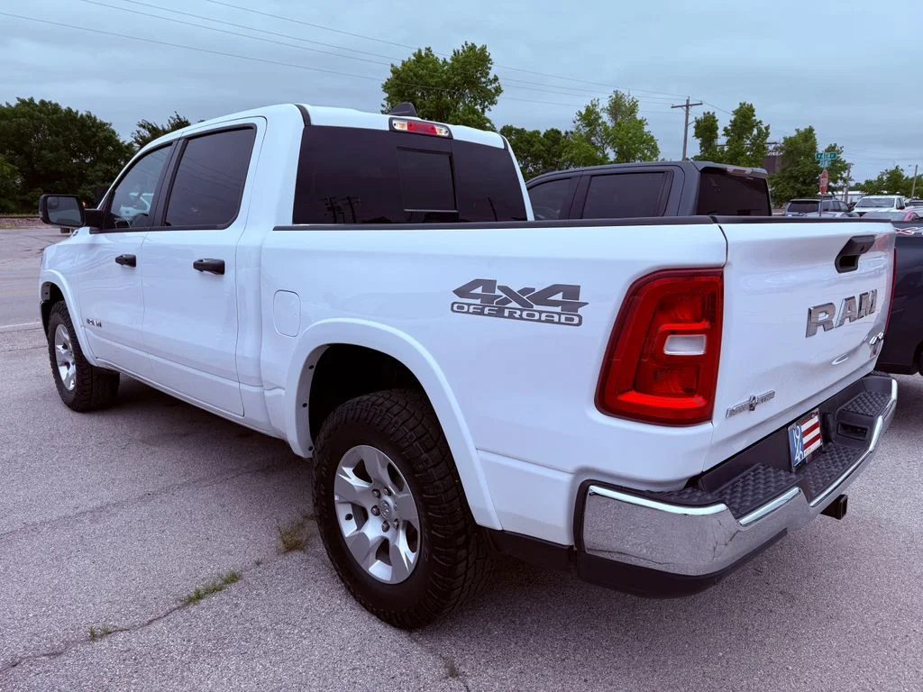 Used 2025 White Ram Big Horn/Lone Star image 18