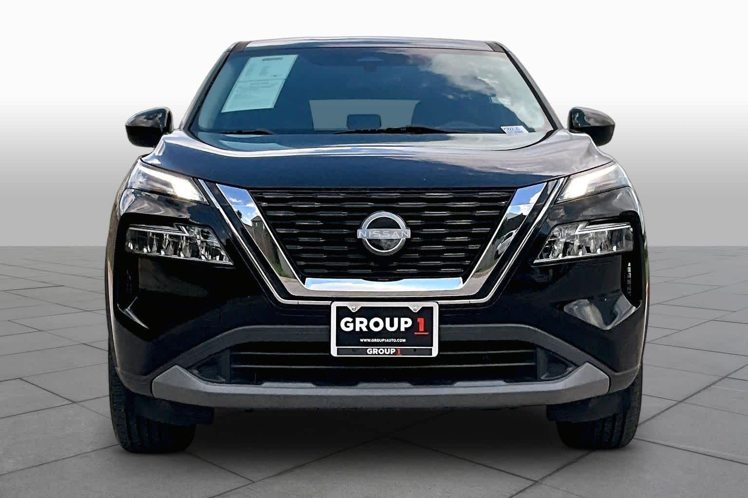 Used 2023 Super Black Nissan SV image 4