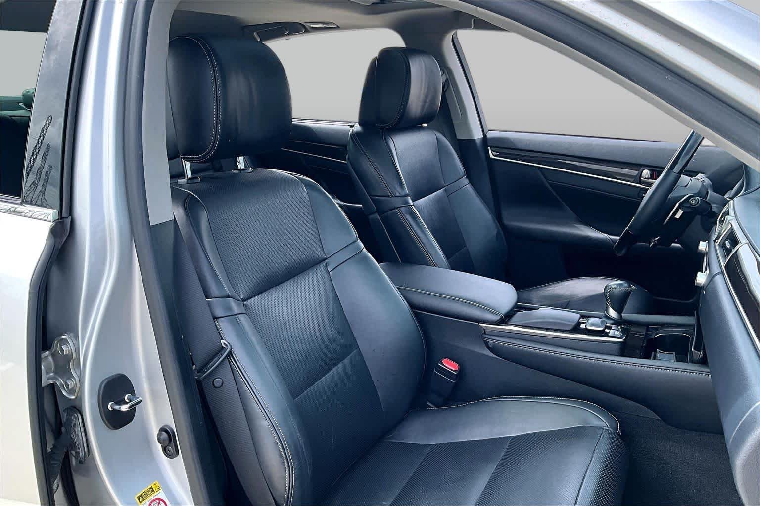 Used 2014 Liquid Platinum Lexus  image 8