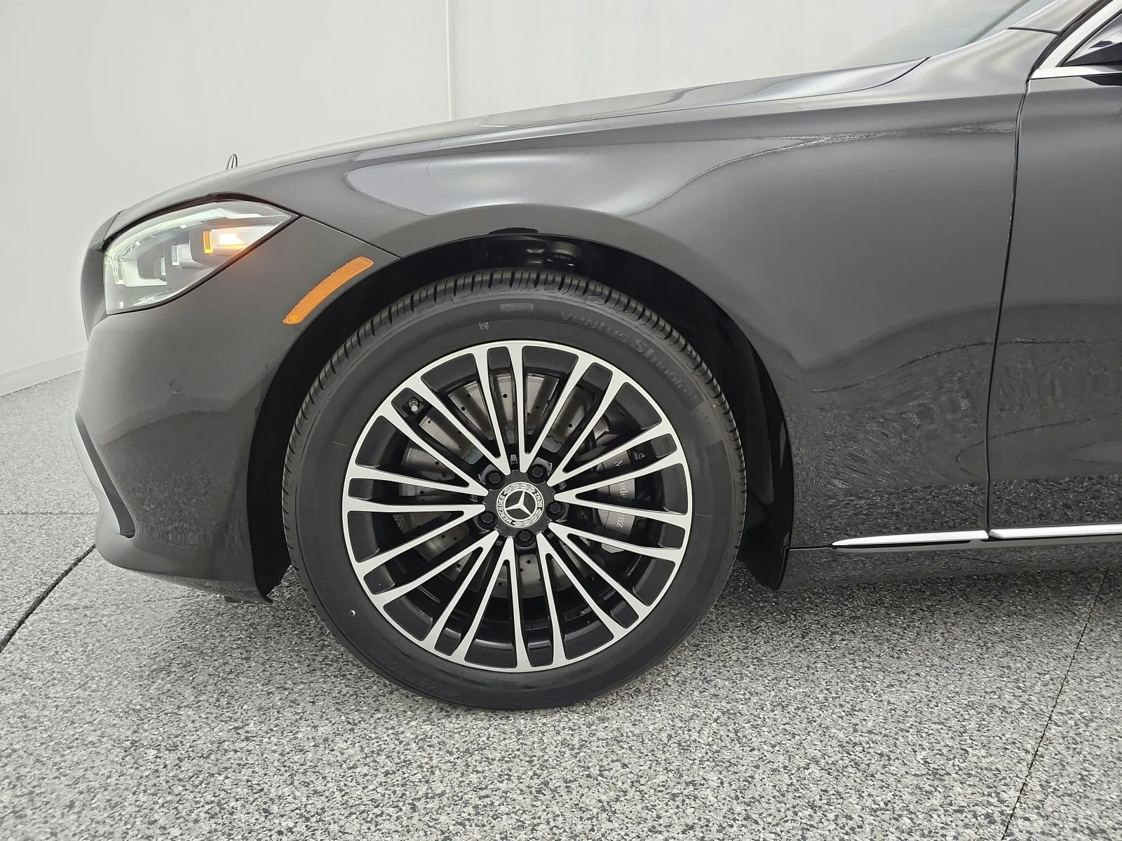 Used 2023 Obsidian Black Mercedes-Benz S 580e 4MATIC® Sedan image 25
