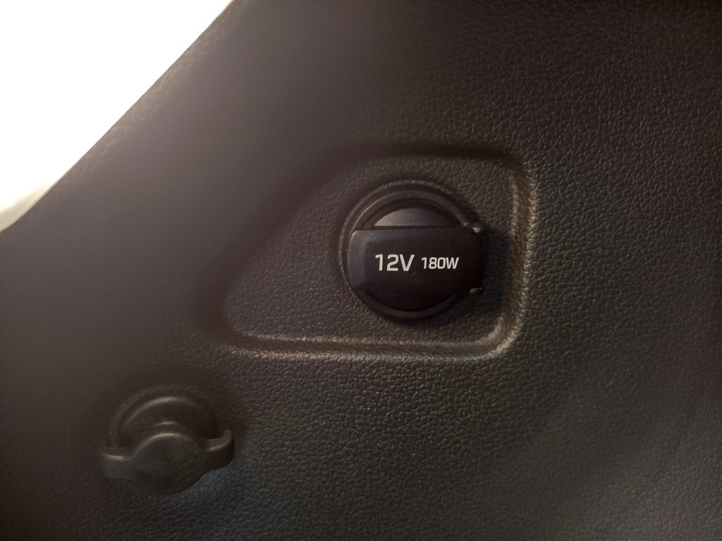Used 2018 Silver Hyundai SEL image 16