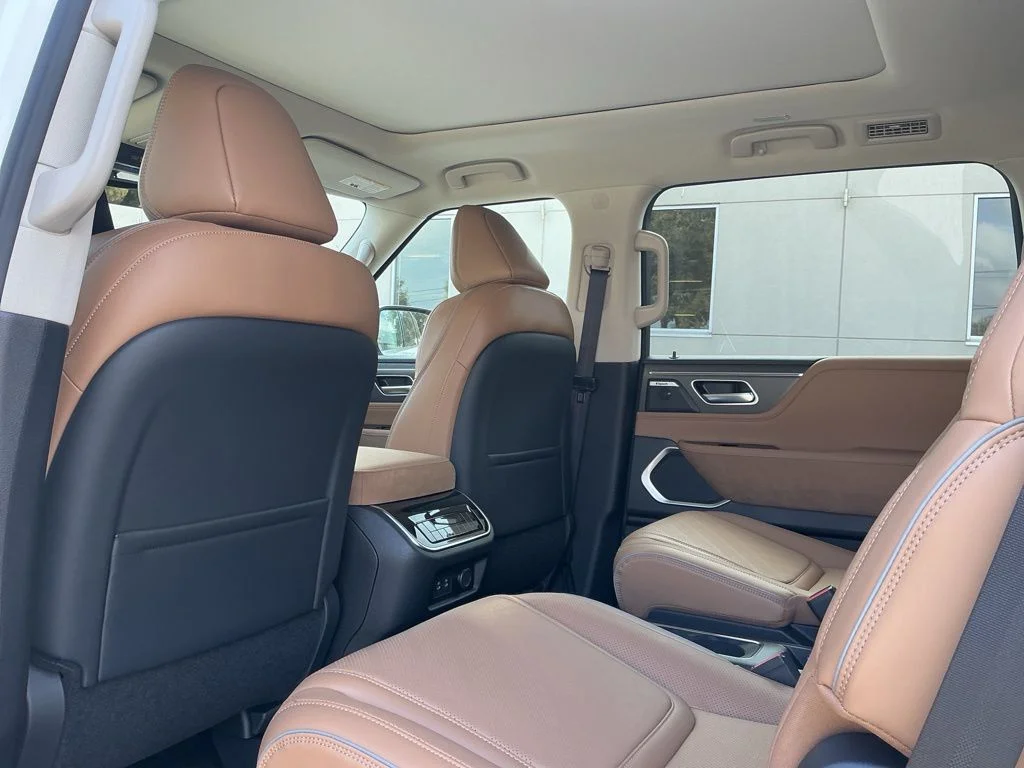 New 2026 RADIANT WHITE INFINITI Luxe 4WD image 24