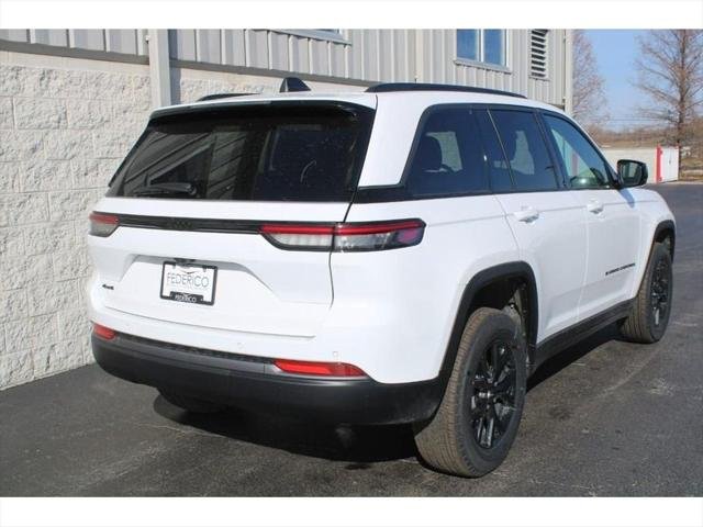 New 2026 Bright White Clear-Coat Exterior Paint Jeep Laredo image 3