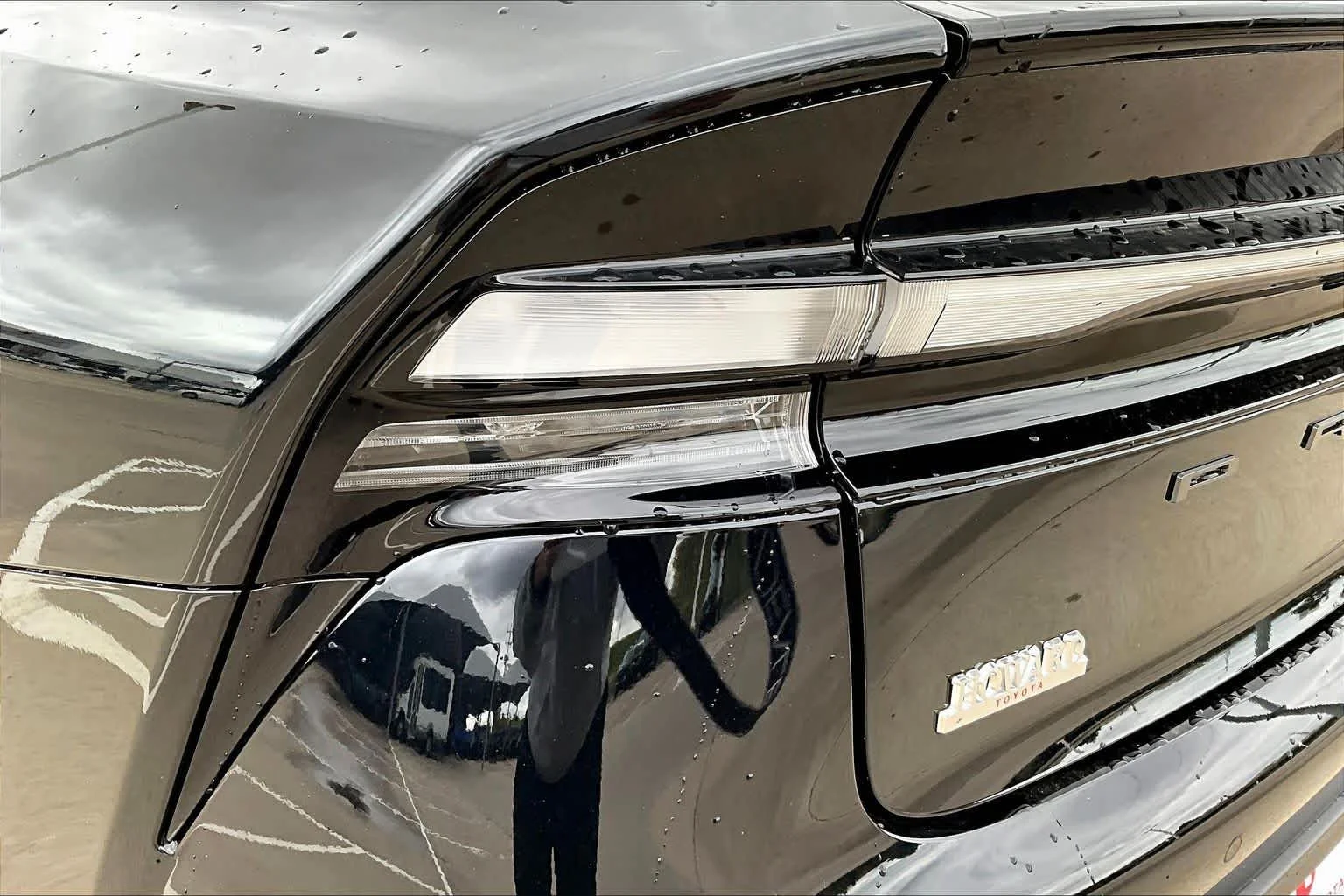 2026 Toyota Prius Plug-in Hybrid SE - Photo 14