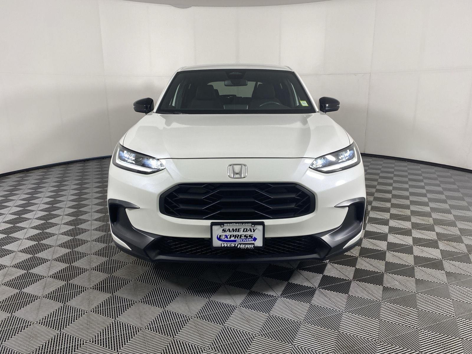 Certified Used 2024 Platinum White Pearl Honda Sport image 2