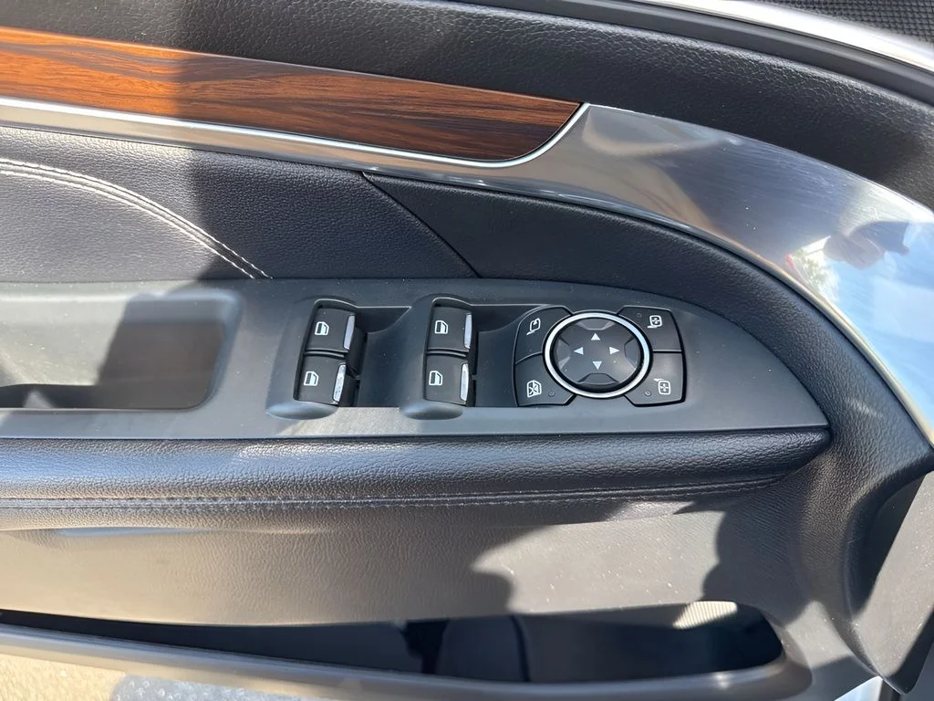 Used 2017 Silver Ford Limited image 29