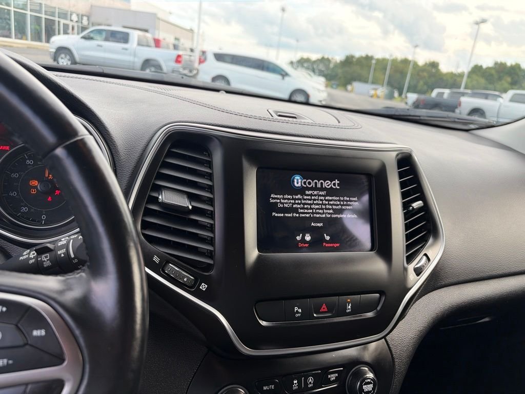 Used 2021 Green Jeep Latitude Lux image 31