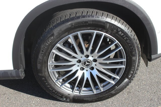 Used 2025 White Mercedes-Benz GLC 300 image 37