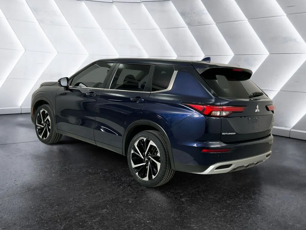 Used 2024 Blue Mitsubishi SE image 6