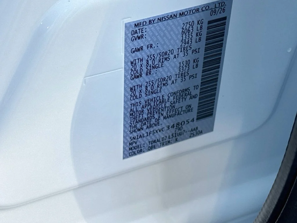 New 2027 White INFINITI LUXE image 35