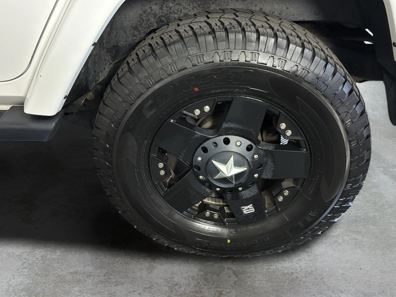 Used 2014 Bright White Clearcoat Jeep Sahara image 8