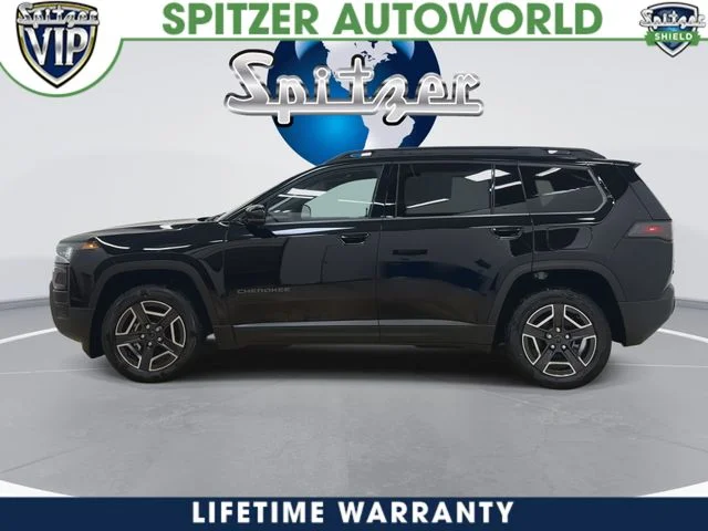 New 2026 Diamond Black Crystal Pearl-Coat Exterior Paint Jeep Limited image 3
