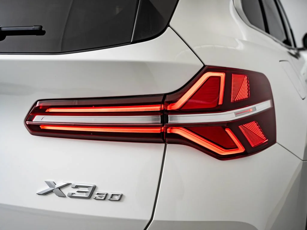 New 2026 Alpine White BMW 30 xDrive image 9