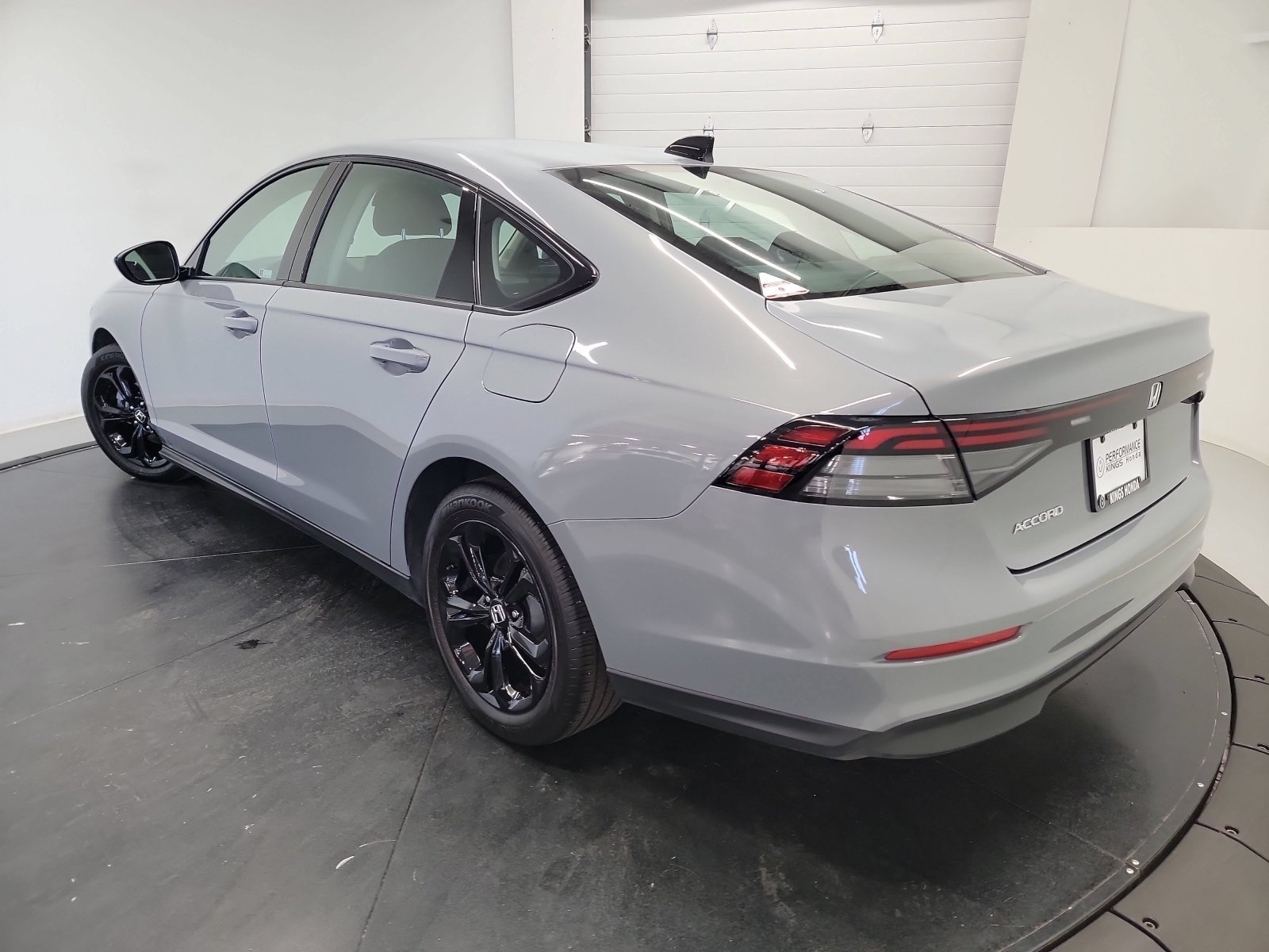 Certified Used 2025 Urban Gray Pearl Honda SE image 6