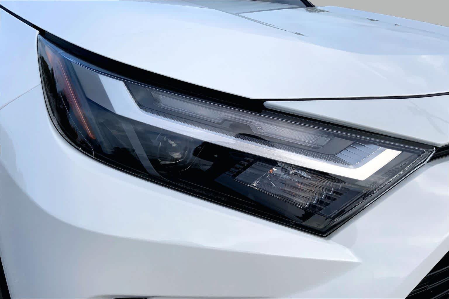 Certified Used 2025 Ice Cap Toyota Hybrid LE image 27