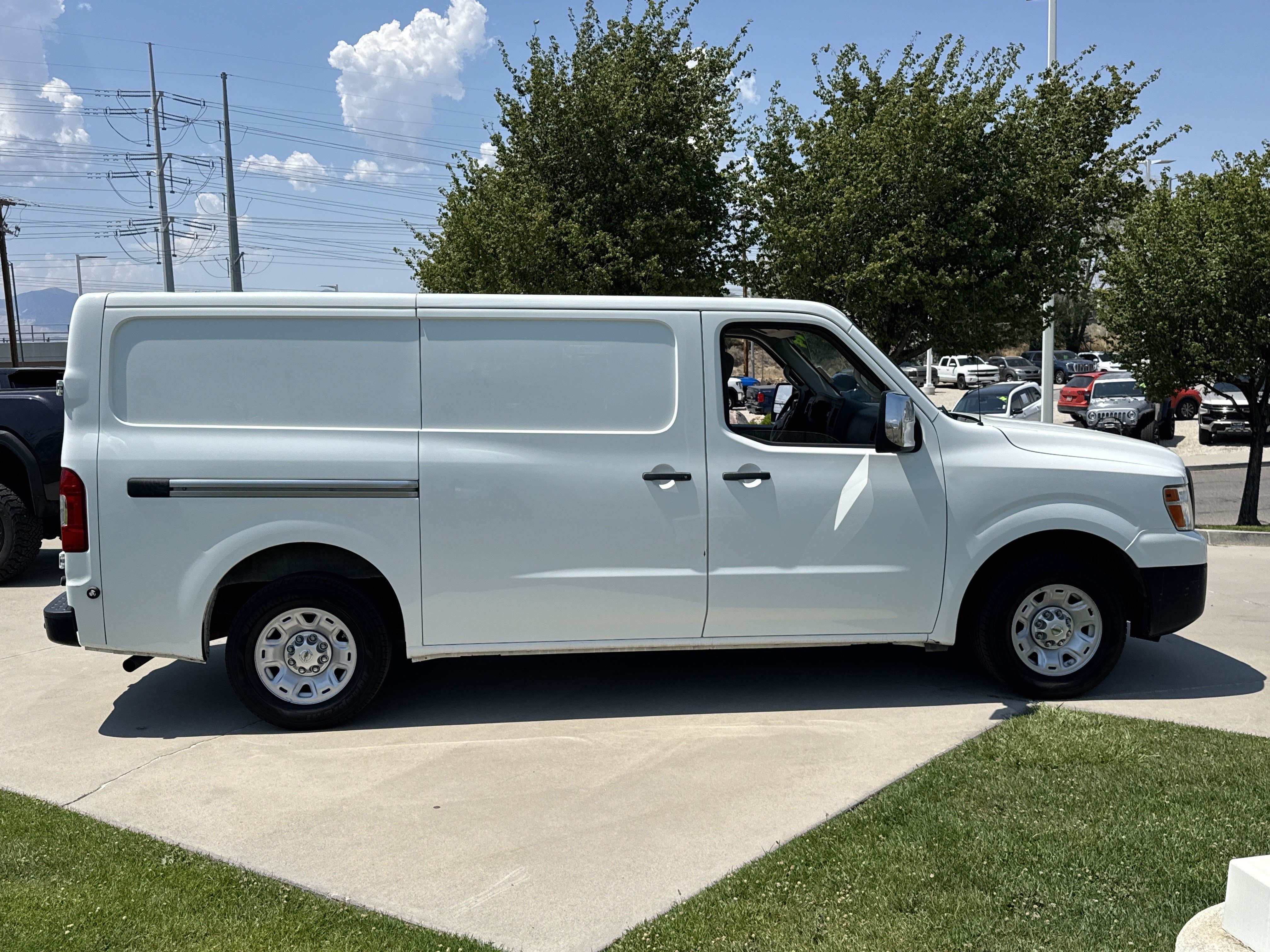Used 2014 White Nissan SV image 6