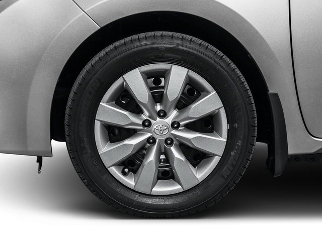 Used 2016  Toyota  image 12