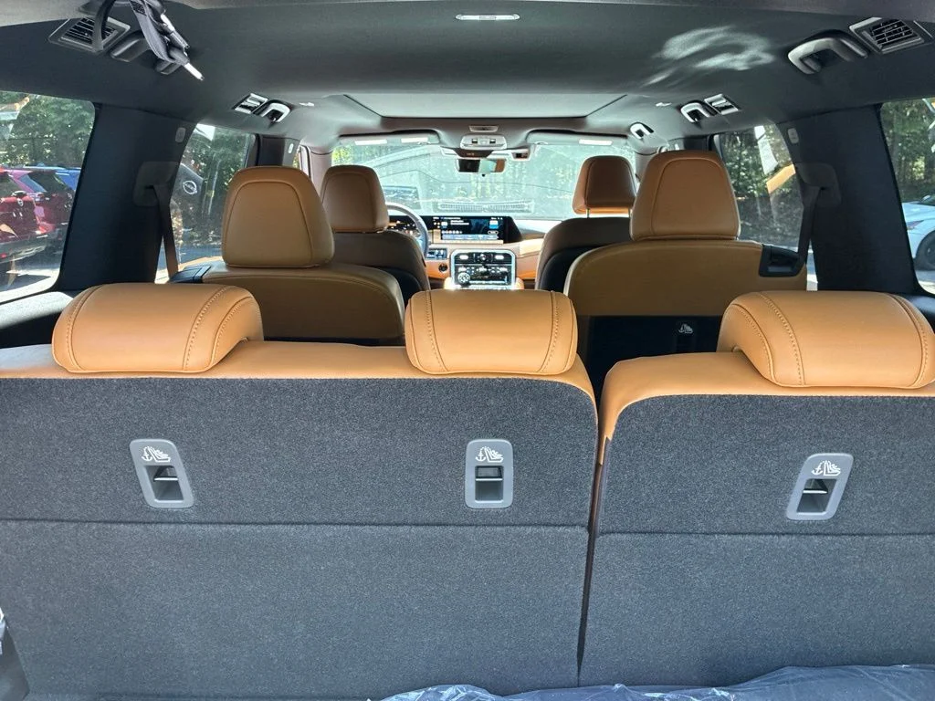 New 2026 Everest White TriCoat / Super Black Two-tone Nissan Platinum Reserve image 12