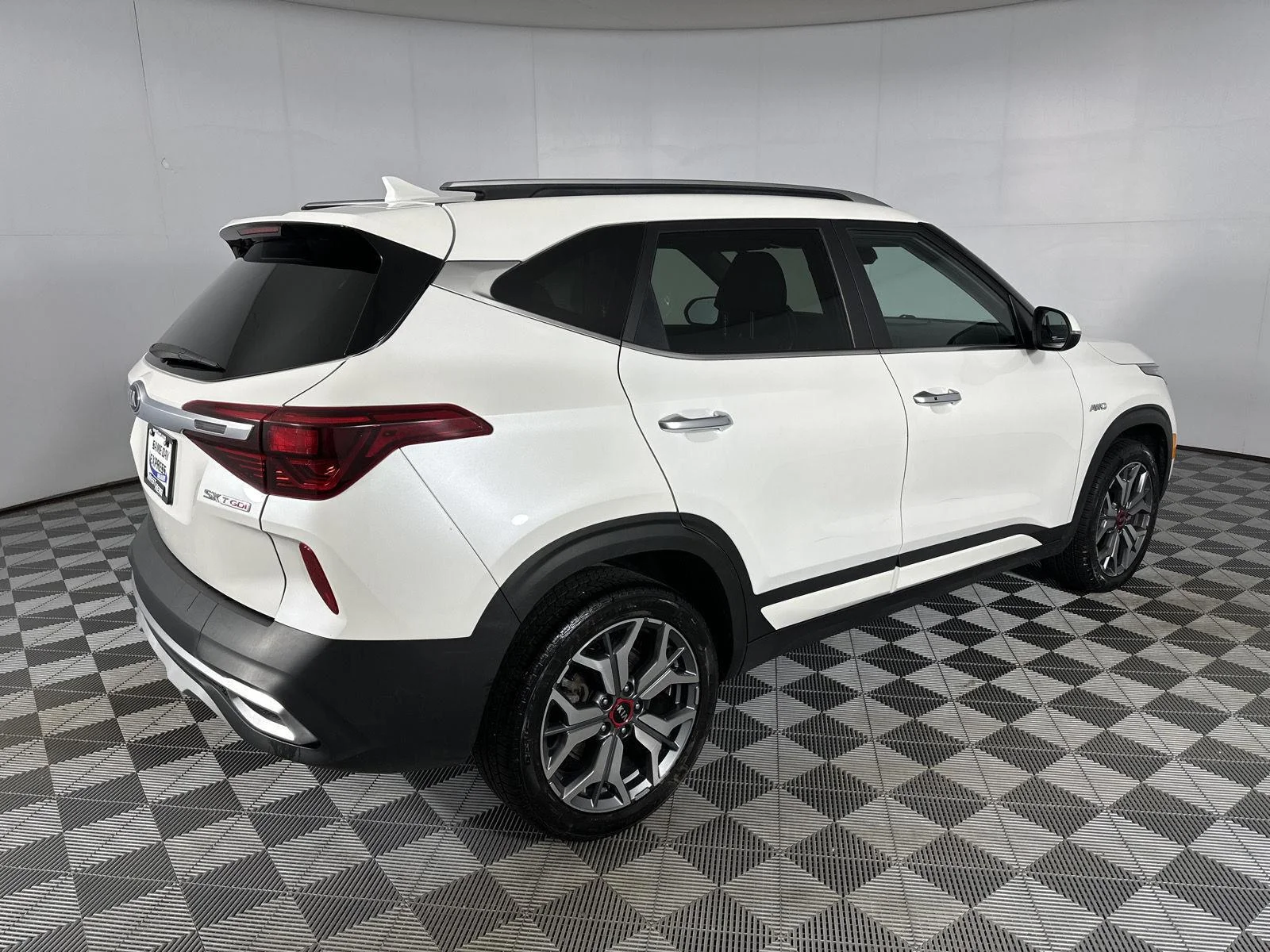 Used 2021 Snow White Pearl Kia SX Turbo image 25