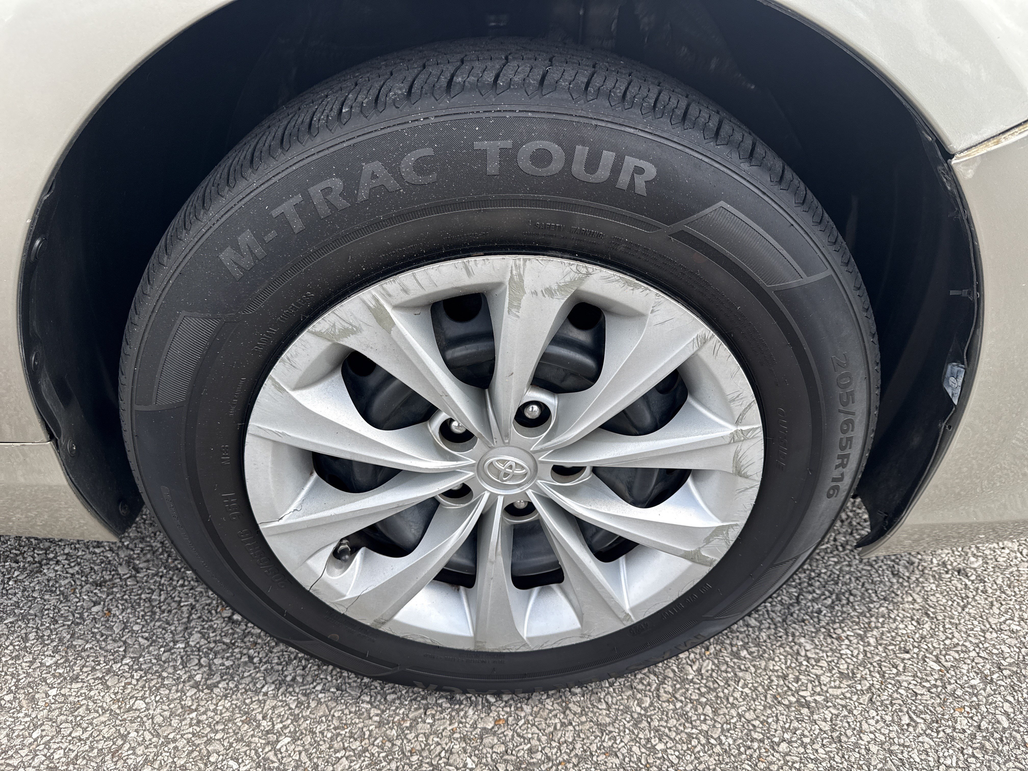 Used 2015 Gold Toyota LE image 12