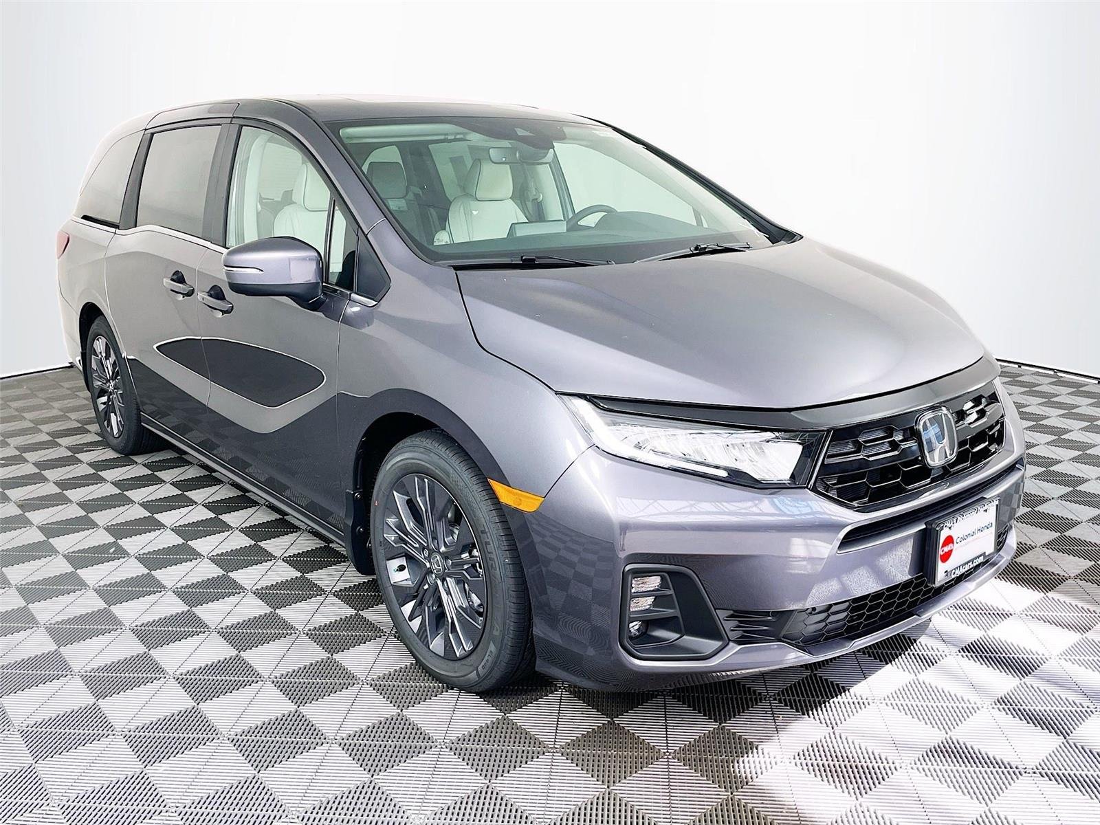 2026 Honda Odyssey Touring's photo