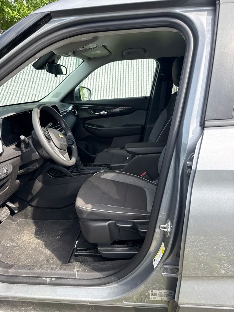 Used 2024 Gray Chevrolet LT image 4