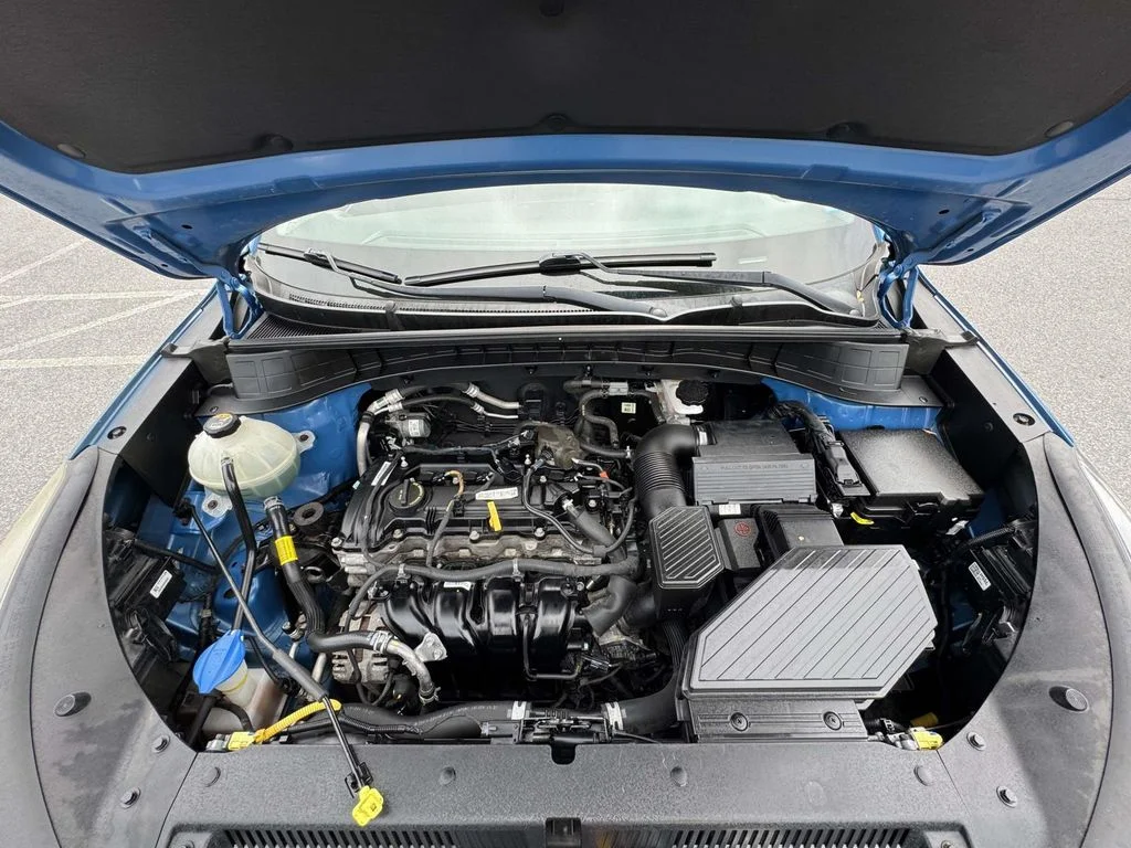 Used 2019 Blue Hyundai SE image 10