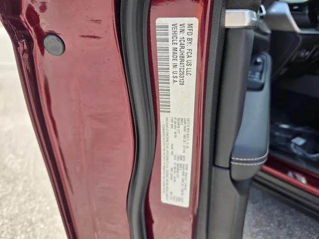 New 2026 Velvet Red Pearl-Coat Exterior Paint Jeep Limited image 20