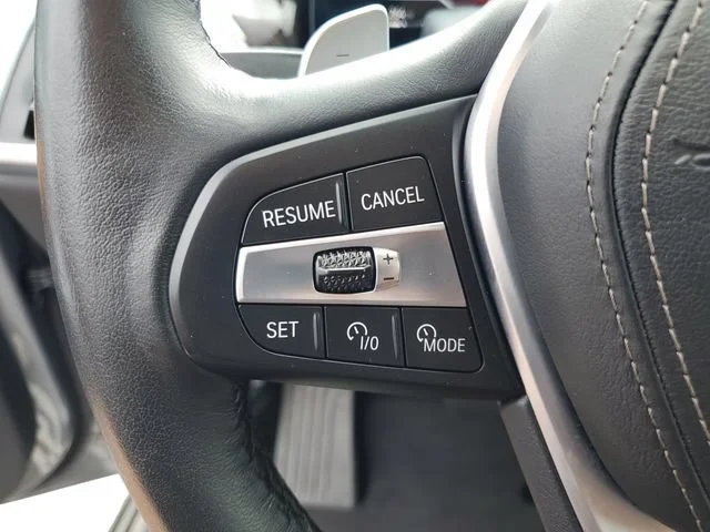 Used 2025 Gray BMW xDrive40i image 12