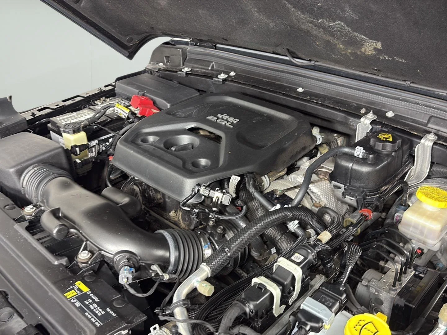 Used 2020 Black Clearcoat Jeep Sport S image 11