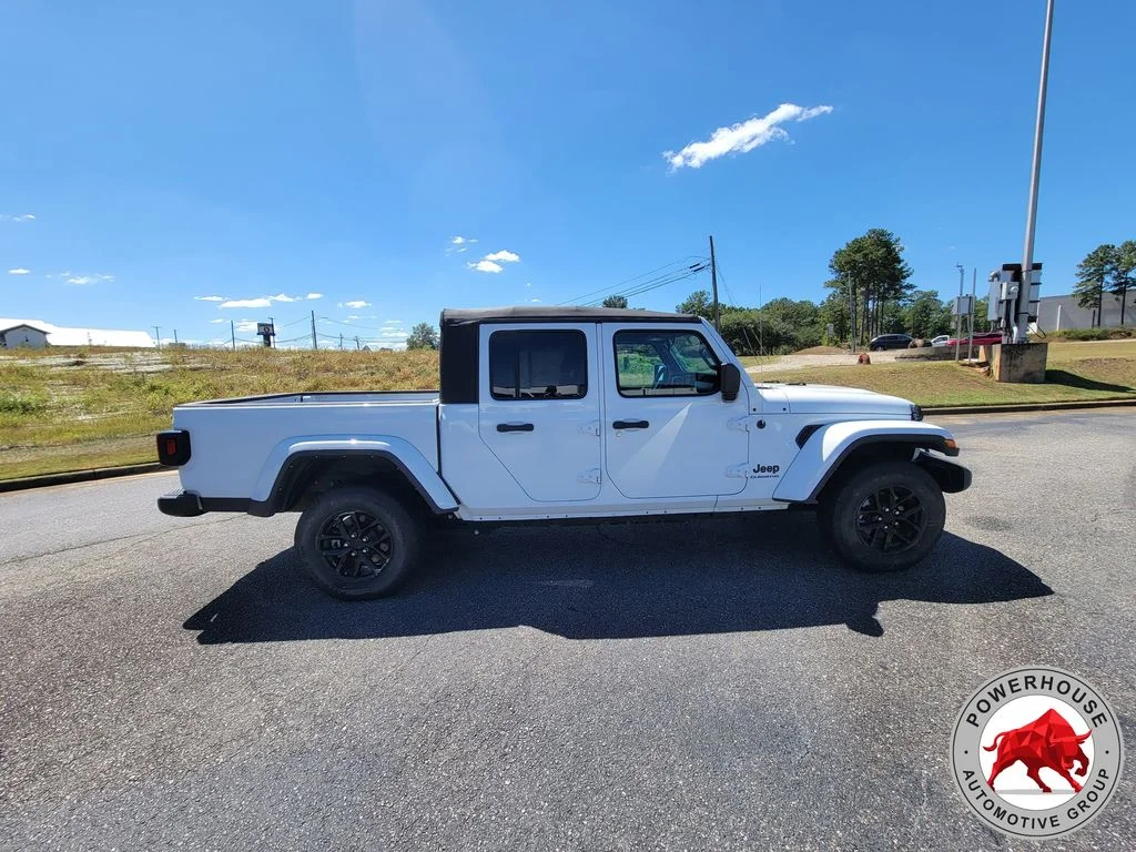 Used 2022 White Jeep Sport image 8