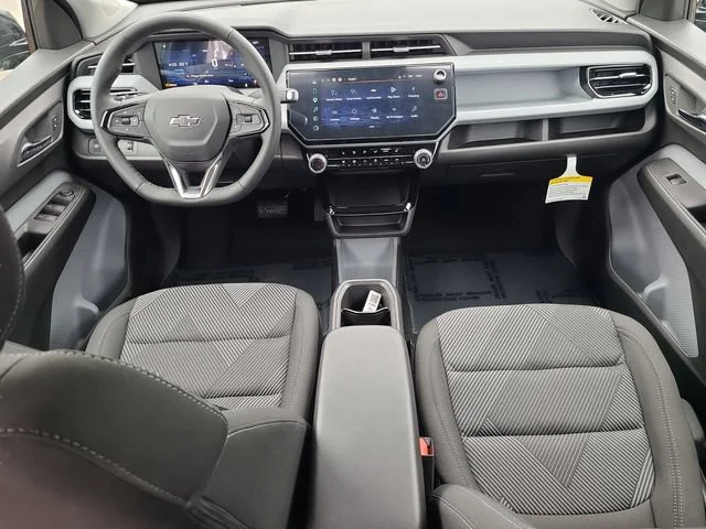 New 2027 Mosaic Black Metallic Chevrolet LT image 10