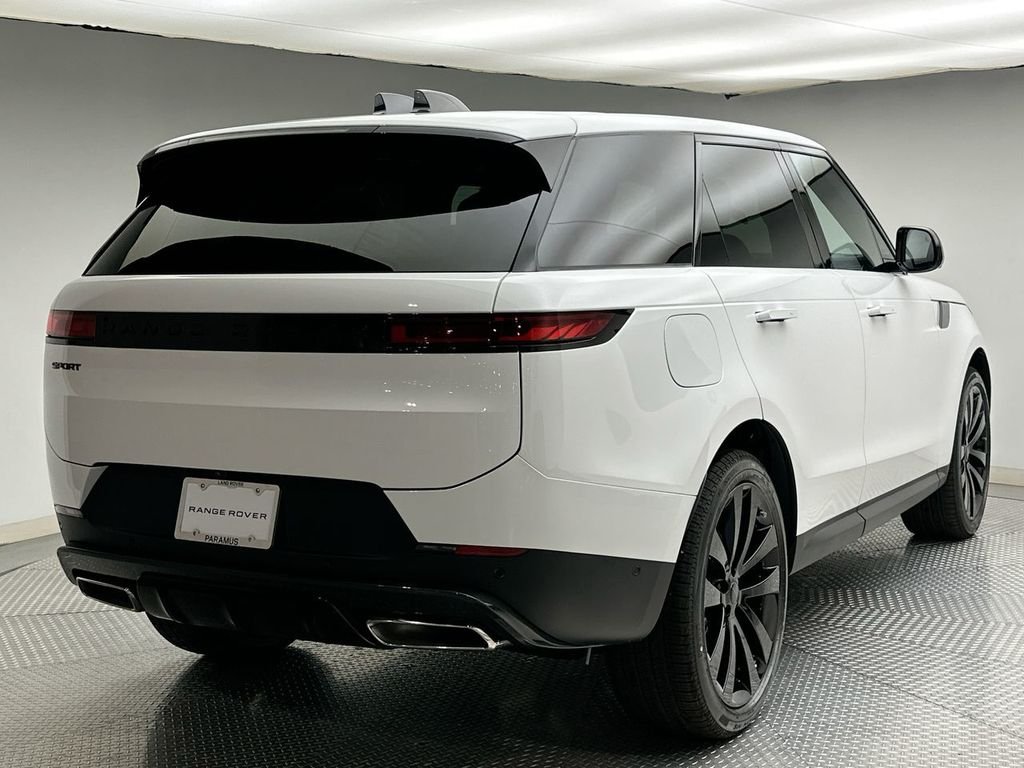 New 2026 Fuji White Land Rover SE image 3