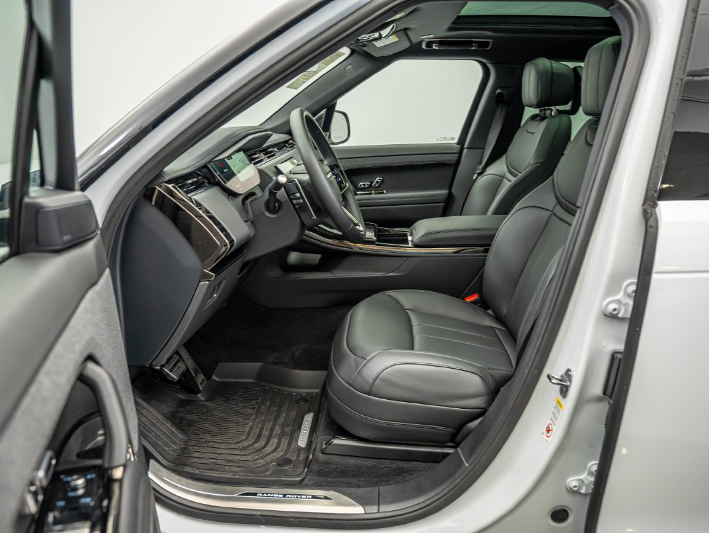 New 2026 Fuji White Land Rover Dynamic SE image 28